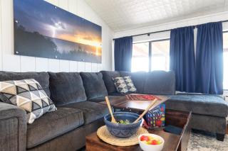 Best Sunsets on the Lake 2-Bed 1-Bath Gameroom - 1