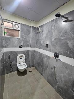 Regal Suites Hotel Rooms Bommasandra - 3