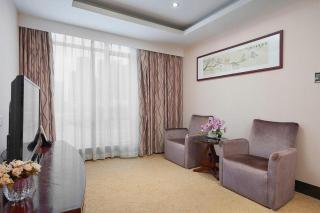 Cheerful Hotel - 3