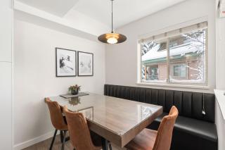 Luxury 3-Bed Whistler Village - Private Hot Tub - 1