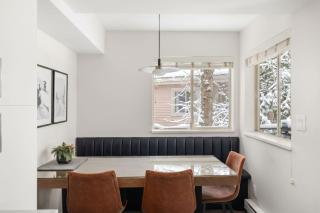 Luxury 3-Bed Whistler Village - Private Hot Tub - 2