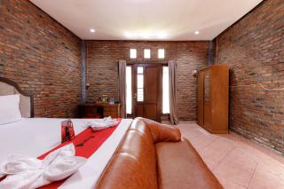 RedDoorz Plus At Ampera Raya - 3