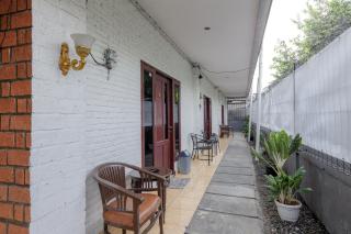 RedDoorz Plus At Ampera Raya - 8