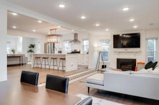Modern cozy residential home local experience - 6