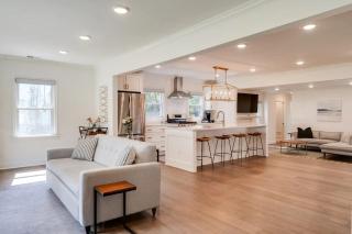 Modern cozy residential home local experience - 5