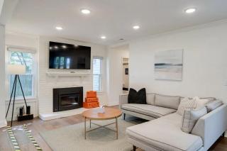 Modern cozy residential home local experience - 4