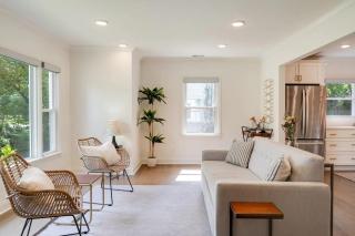 Modern cozy residential home local experience - 2