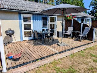 Bright Holiday Home Near Beach And Pool - 0