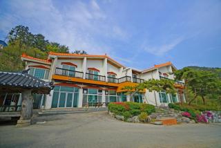 Buan Byeonsan Peninsula With Hill Pension - 8
