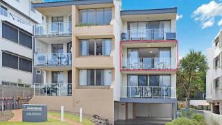Jamarkos Unit 4 Kings Beach QLD - 9