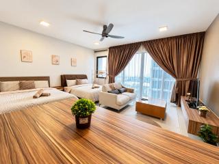 Comfy Trefoil Home-Walk to Setia City Mall & Setia City Convention Centre - 0