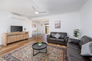 3Bed 2Bath home - Nth Central Reno metres from Hosp w Wifi - 0