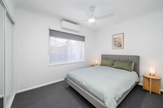 3Bed 2Bath home - Nth Central Reno metres from Hosp w Wifi - 4