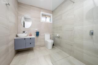 3Bed 2Bath home - Nth Central Reno metres from Hosp w Wifi - 5