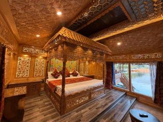 Smith Palace Group Of Houseboats - 2