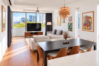 CBD Apartment Next To Parkland! Amazing Views! - 9