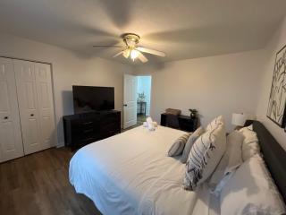 Sleek Modern 2-Bedroom Townhouse Near Bardstown Rd - 5
