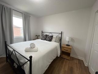 Sleek Modern 2-Bedroom Townhouse Near Bardstown Rd - 4