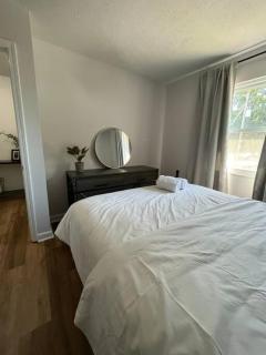 Sleek Modern 2-Bedroom Townhouse Near Bardstown Rd - 2