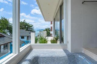 Bright beachfront retreat in Bang Tao - 1