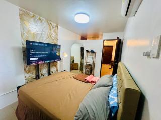Mamby Gray's Place Balcony, Karaoke ,Wifi,Netflix &Kitchen - 9