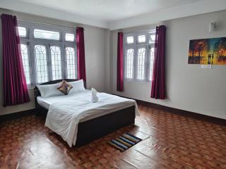 Comfort Castle Homestay - 3