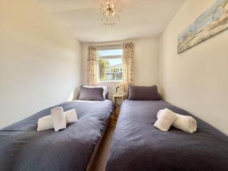 The Look Out, A 2 Bedroom Chalet with Allocated Parking - 7