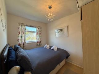The Look Out, A 2 Bedroom Chalet with Allocated Parking - 1