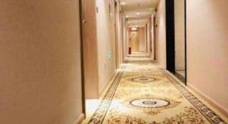 Vienna Hotel Chongqing Yangjiaping Pedestrian Street Light Railway Station - 1