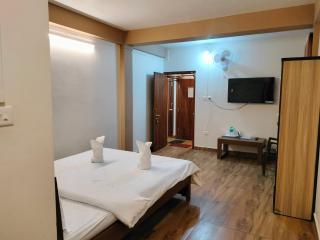 Aroma Guest House And Restaurant - 1