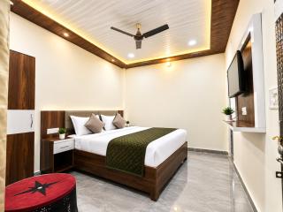 The Grand Neer Mala Palace Ayodhya Premium Heritage Stay with Elegant Rooms, Modern Amenities & Family Comfort Near Shri Ram Janmabhoomi Temple - 9