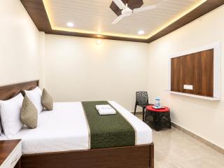The Grand Neer Mala Palace Ayodhya Premium Heritage Stay with Elegant Rooms, Modern Amenities & Family Comfort Near Shri Ram Janmabhoomi Temple - 7