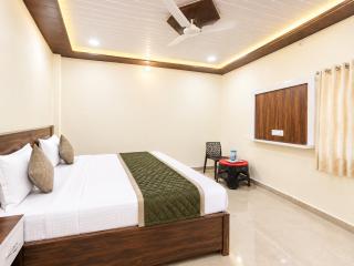 The Grand Neer Mala Palace Ayodhya Premium Heritage Stay with Elegant Rooms, Modern Amenities & Family Comfort Near Shri Ram Janmabhoomi Temple - 1