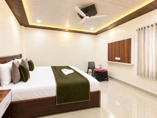 The Grand Neer Mala Palace Ayodhya Premium Heritage Stay with Elegant Rooms, Modern Amenities & Family Comfort Near Shri Ram Janmabhoomi Temple - 3