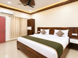 The Grand Neer Mala Palace Ayodhya Premium Heritage Stay with Elegant Rooms, Modern Amenities & Family Comfort Near Shri Ram Janmabhoomi Temple - 2