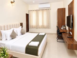 The Grand Neer Mala Palace Ayodhya Premium Heritage Stay with Elegant Rooms, Modern Amenities & Family Comfort Near Shri Ram Janmabhoomi Temple - 5