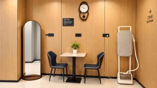 Dayin Youth Hostel -Near French Concession Tianzifang Xintiandi -Social Area -Bar -Café -Free Laundry Luggage Storage -24H Front Desk - English Service - 5