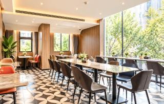 Dayin Youth Hostel -Near French Concession Tianzifang Xintiandi -Social Area -Bar -Café -Free Laundry Luggage Storage -24H Front Desk - English Service - 1