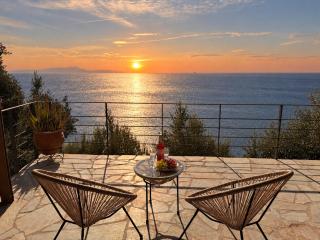 La Bella Villa - Seafront Suite - 5