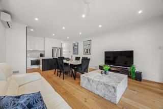 Peaceful 3BR 2BA with Parking Near Airport and CBD - 2