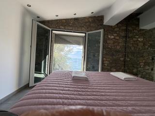 La Bella Villa - Seafront Suite - 2