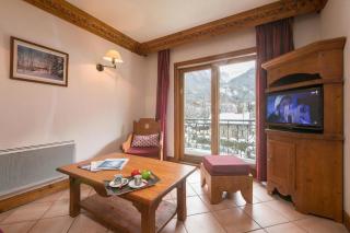 Le Cristal GM11 Mountain View, Pool, Private Sauna & Parking - Happy Rentals - 9