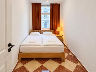 Long-Term 2BR & Living Area Near Westbahnhof - 0