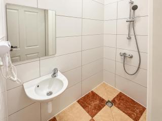 Long-Term 2BR & Living Area Near Westbahnhof - 4