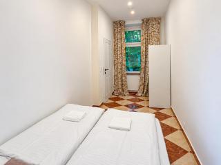 Long-Term 2BR & Living Area Near Westbahnhof - 3