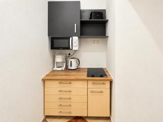 Long-Term 2BR & Living Area Near Westbahnhof - 6