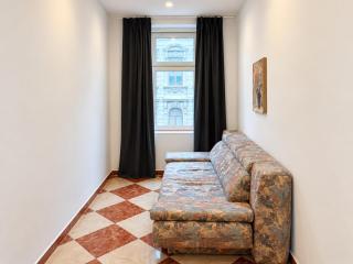 Long-Term 2BR & Living Area Near Westbahnhof - 1