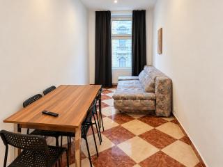 Long-Term 2BR & Living Area Near Westbahnhof - 4