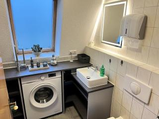 Fewo Benz 3 Exklusive Ferienwohnung im Stadtzentrum von Wittenberge 4 Schlafzimmer für bis zu 5 Gäste voll ausgestattet mit Waipu TV Klimaanlage und WLAN Bettwäsche & Handtücher inklusive - 4