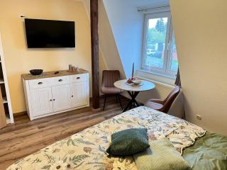 Fewo Benz 3 Exklusive Ferienwohnung im Stadtzentrum von Wittenberge 4 Schlafzimmer für bis zu 5 Gäste voll ausgestattet mit Waipu TV Klimaanlage und WLAN Bettwäsche & Handtücher inklusive - 6